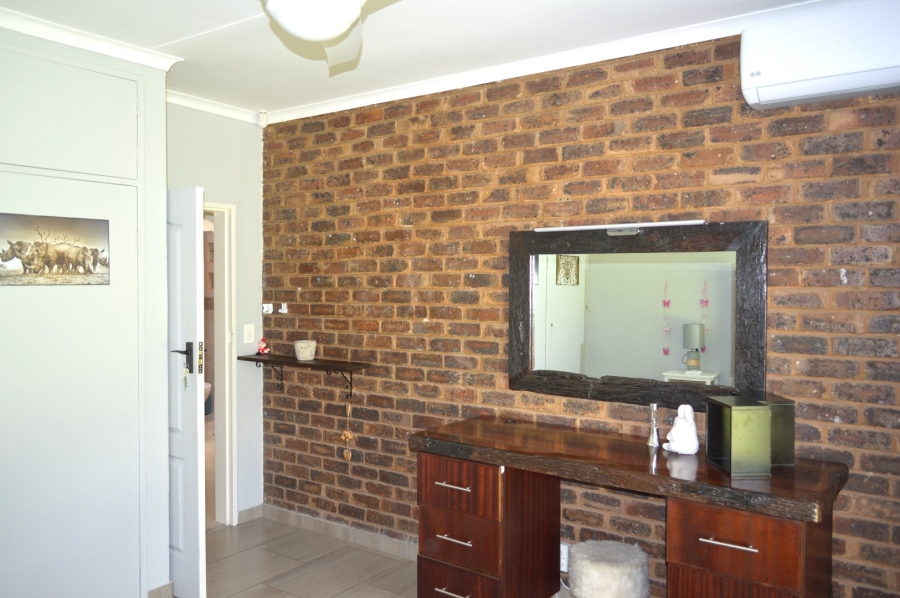 3 Bedroom Property for Sale in Wilkoppies North West